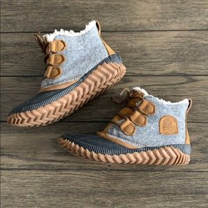 Sorel in and out boot